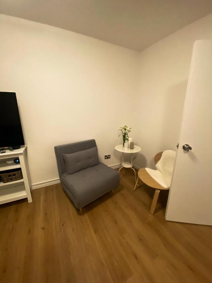 Lovely One Bedroom Flat In The Heart Of Лондон Екстериор снимка
